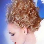 Model-With-Curly-Blond-Bob-Hairstyle